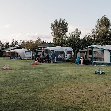 Camping De Tulpenweide Lege Kampeerplaats, Lege Plaats Op Het Gras Zonder Bed Breezand المظهر الخارجي الصورة