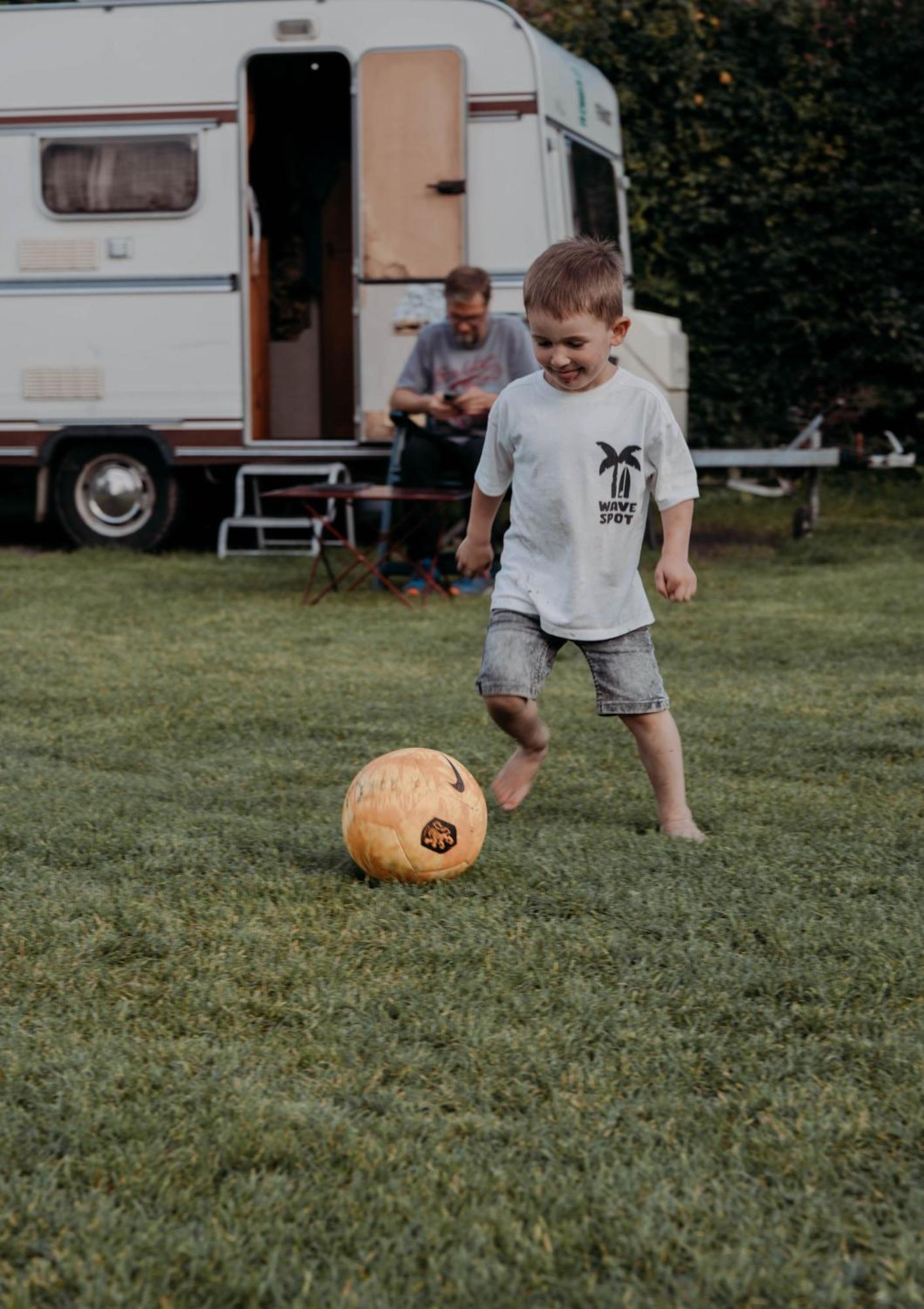 Camping De Tulpenweide Lege Kampeerplaats, Lege Plaats Op Het Gras Zonder Bed Breezand المظهر الخارجي الصورة