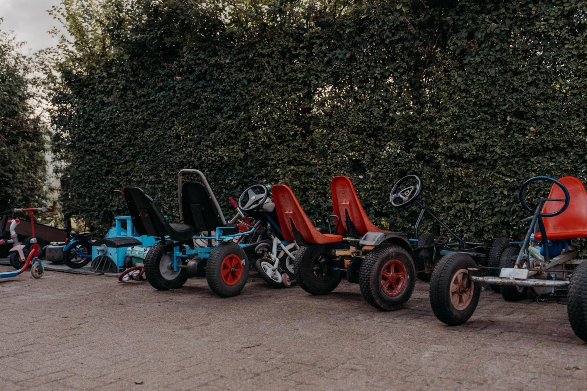 Camping De Tulpenweide Lege Kampeerplaats, Lege Plaats Op Het Gras Zonder Bed Breezand المظهر الخارجي الصورة