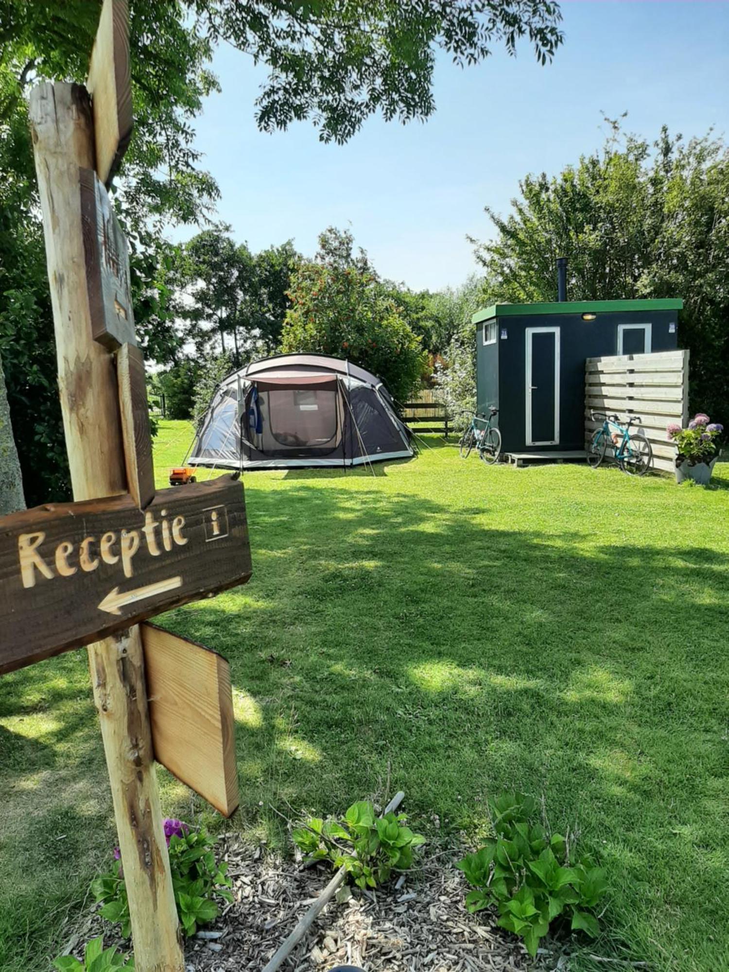 Camping De Tulpenweide Lege Kampeerplaats, Lege Plaats Op Het Gras Zonder Bed Breezand الغرفة الصورة
