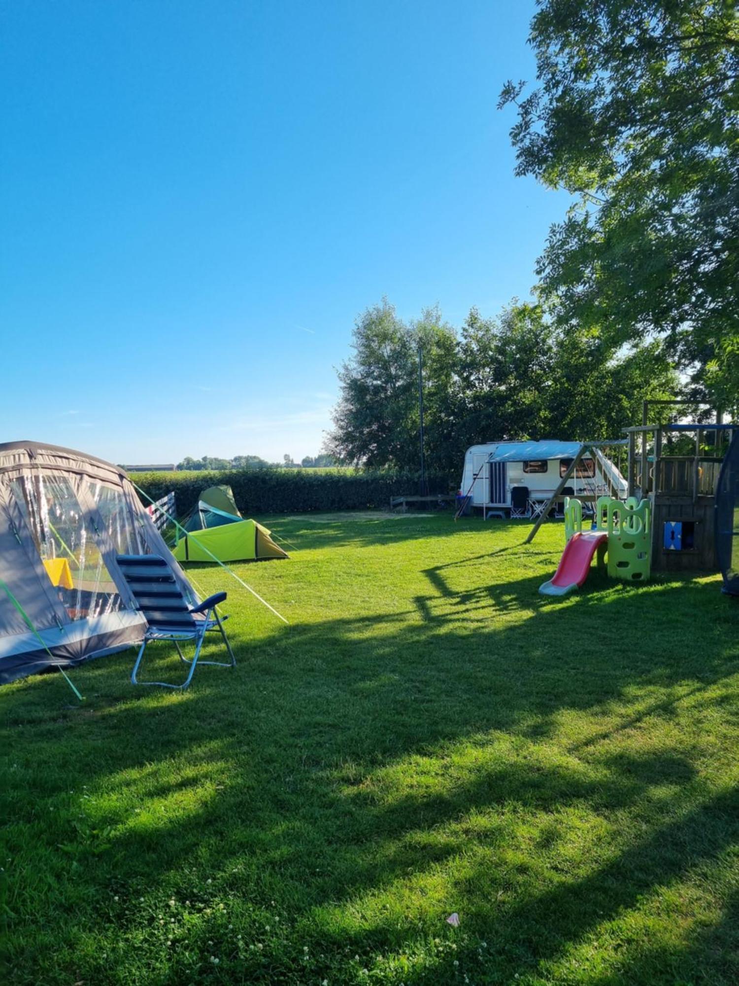 Camping De Tulpenweide Lege Kampeerplaats, Lege Plaats Op Het Gras Zonder Bed Breezand الغرفة الصورة
