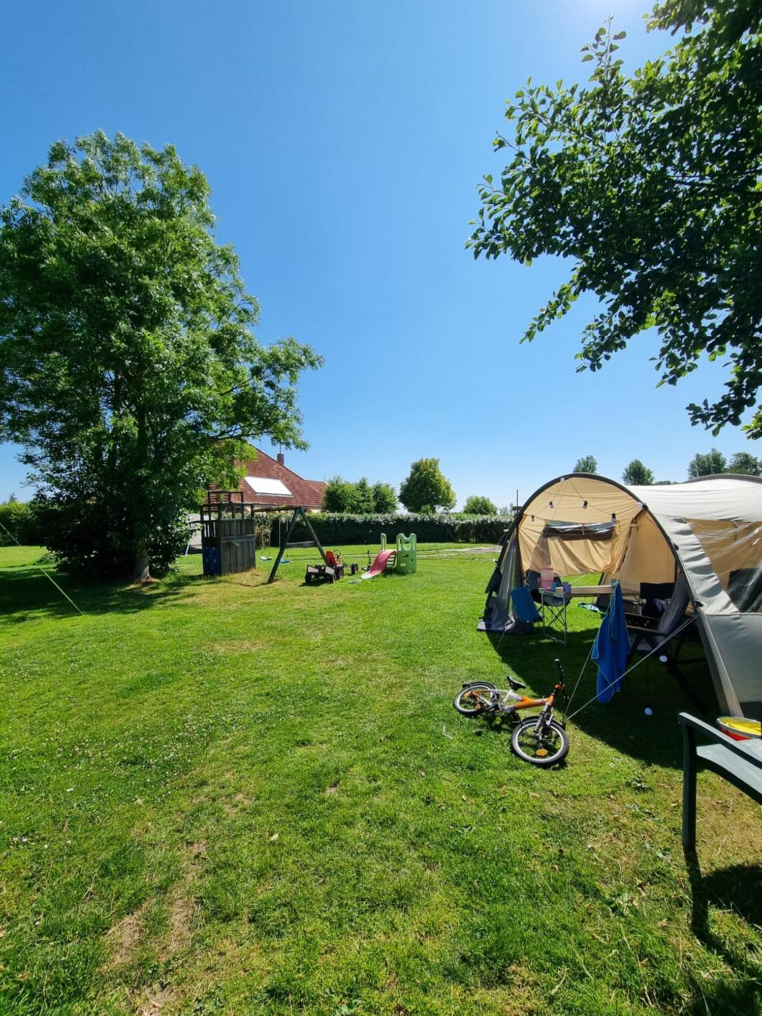 Camping De Tulpenweide Lege Kampeerplaats, Lege Plaats Op Het Gras Zonder Bed Breezand الغرفة الصورة